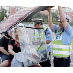 40摄氏度！一组海报看湘潭交警战高温，护平安（图）