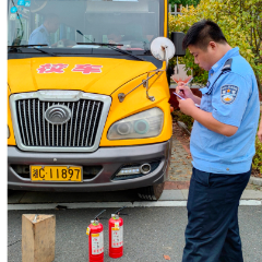 开学前夕，湘潭高新区多部门联动为校车“体检”（图）