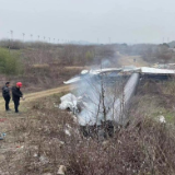 湘潭多部门联合整治路域环境 拆除高速公路违规广告牌