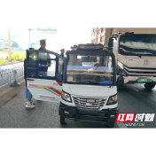 耄耋老人无证开无牌电动车上路 湘潭交警及时查处