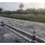 优化营商环境丨湘潭市城管局市政维护管理处：打通“断头”人行道 连接政企情