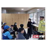 湘潭公安交警教育与处罚并重推动“戴盔行动”