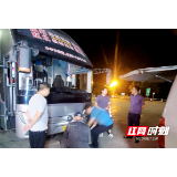 两台客车90余名司乘滞留高速公路，湘潭高速“路灯”持续温暖旅途