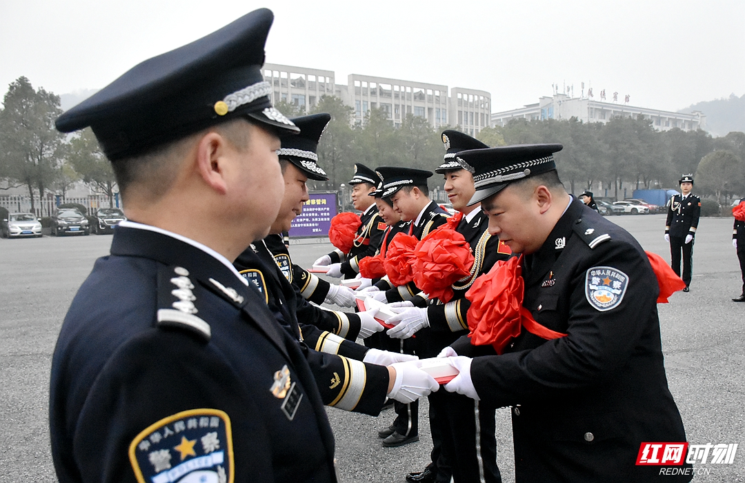组图丨重温誓词 授勋授奖 韶山公安庆祝第四个中国人民警察节