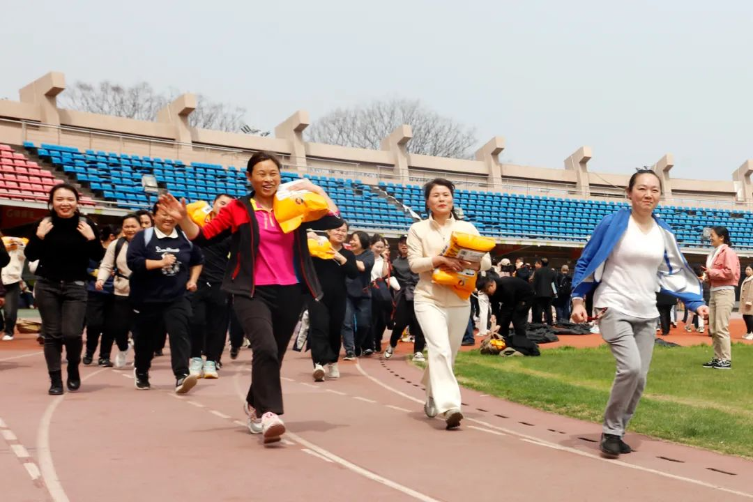 庆祝“三八”国际劳动妇女节 湘潭市妇幼保健院举行负重健走比赛