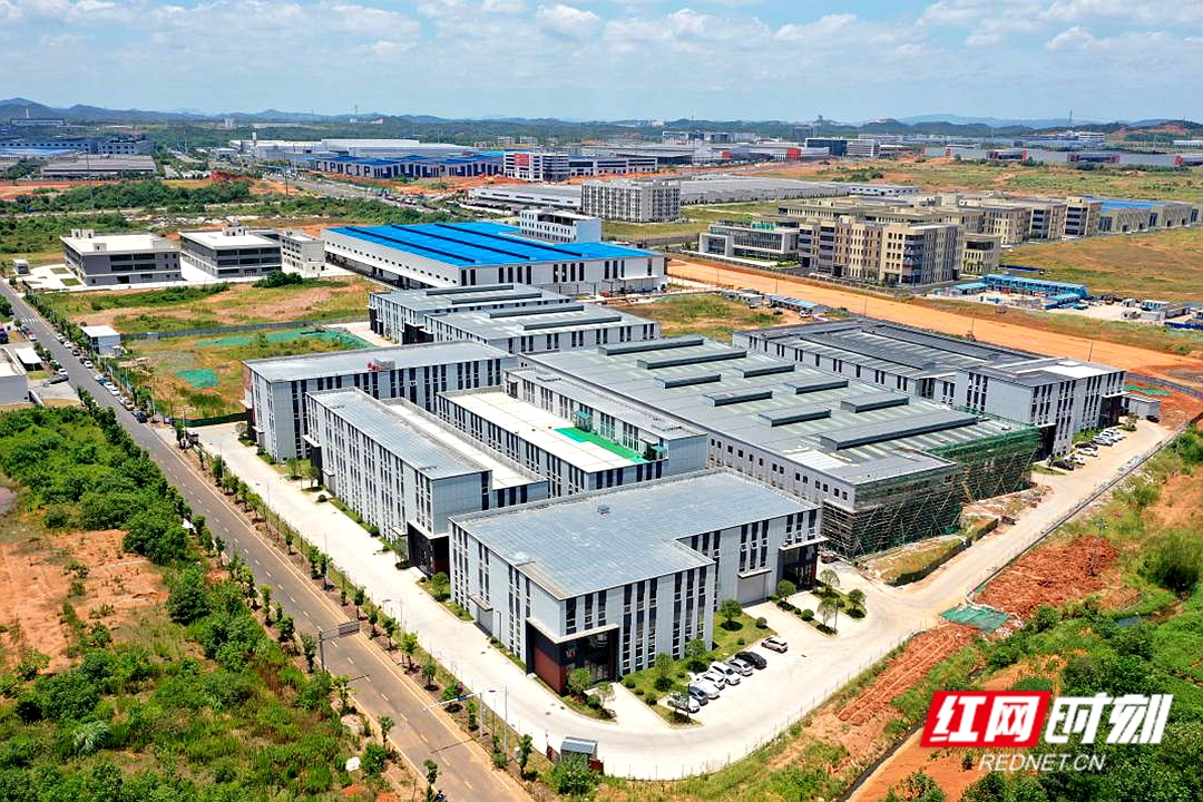 战高温 抢进度 | 航拍·湘潭经开区项目建设“进度条”