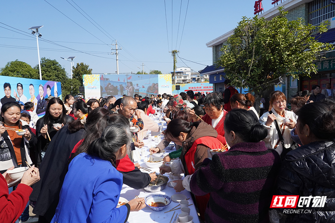 我爱湘潭我的家丨雨湖上演村厨“争霸赛” “融城丰收宴”飘香开席