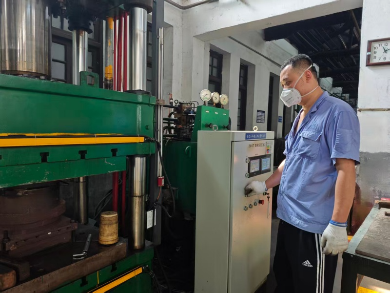 双节“不打烊” 江南工业集团1600余人次突击生产