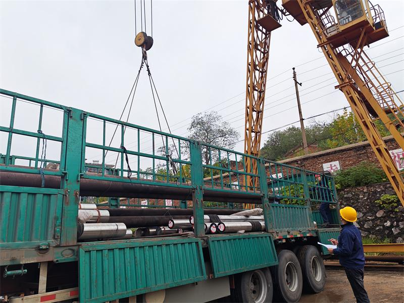 江南工业集团:“战地”下料配送保供忙