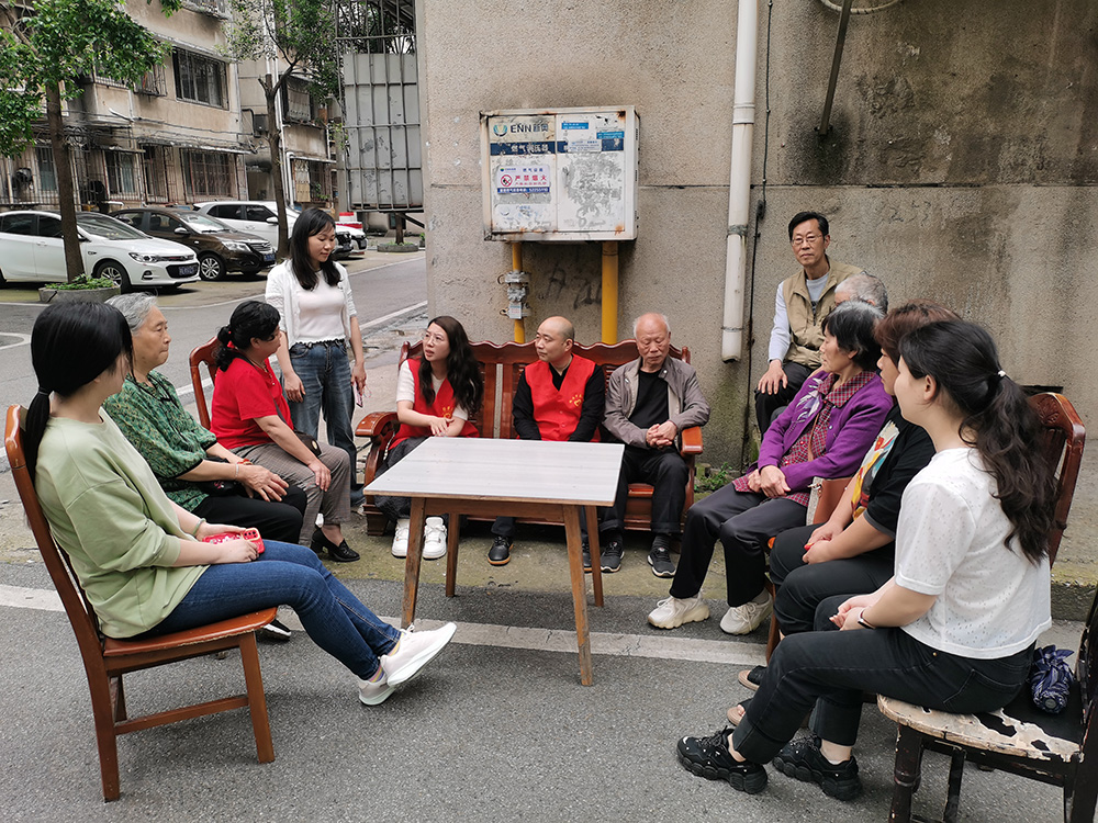 岳塘街道2800余名老党员“各显神通”助力社区治理