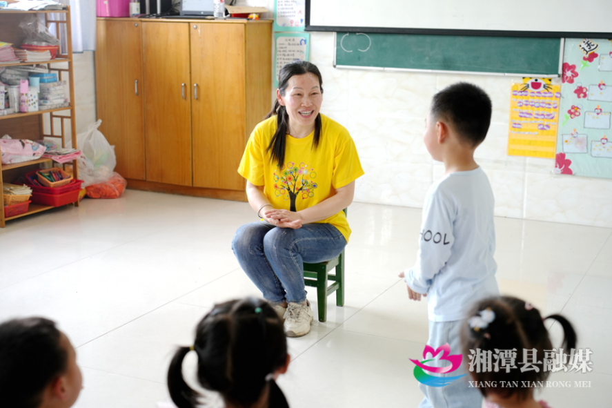 湘潭县云湖桥镇冯晓金：用爱守护留守儿童成长