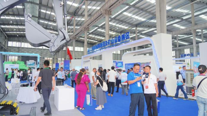 岳塘区:深化“八抓”行动 跑出区域共进“加速度”