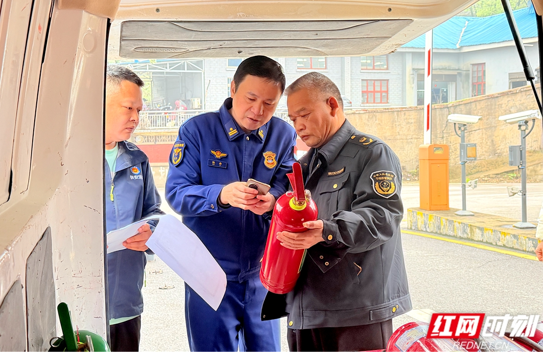 湘潭消防揭穿假冒消防检查骗局 联合多部门查处劣质消防器材