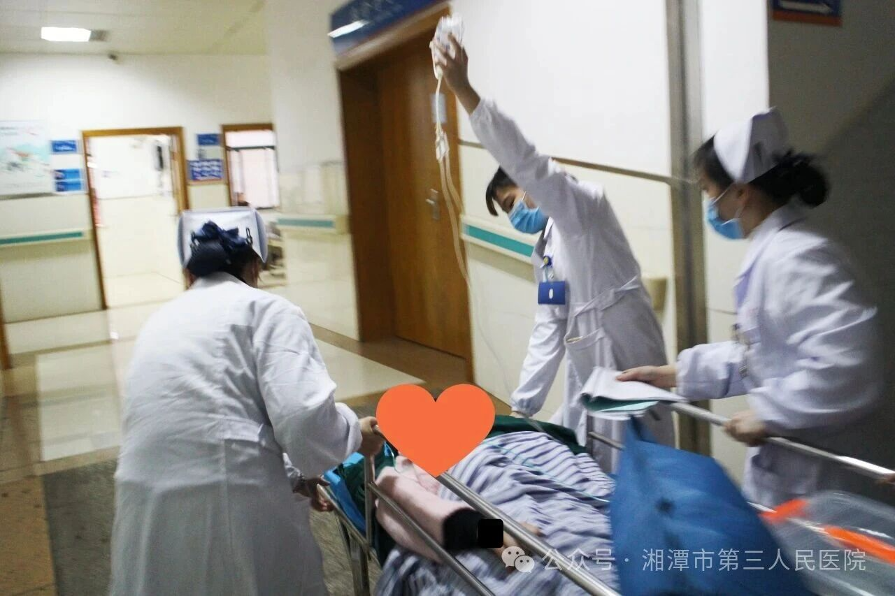 湘潭医卫职院附属医院：胸痛别硬扛 尽快拨打120