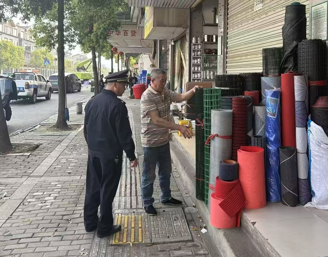 雨湖区城管局打好市容管理“组合拳” 迎接湖南旅发大会