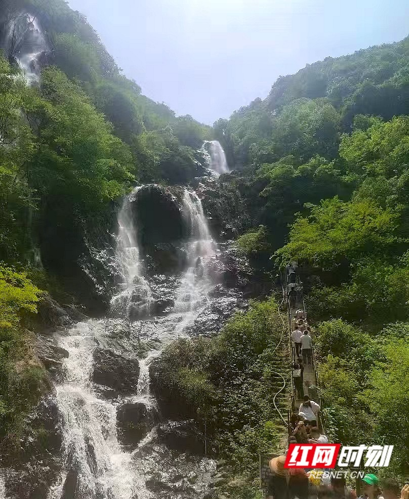 鹃花映山野 瀑韵入诗怀 湘潭县嘤鸣诗社赴铜梁村曹家坳采风
