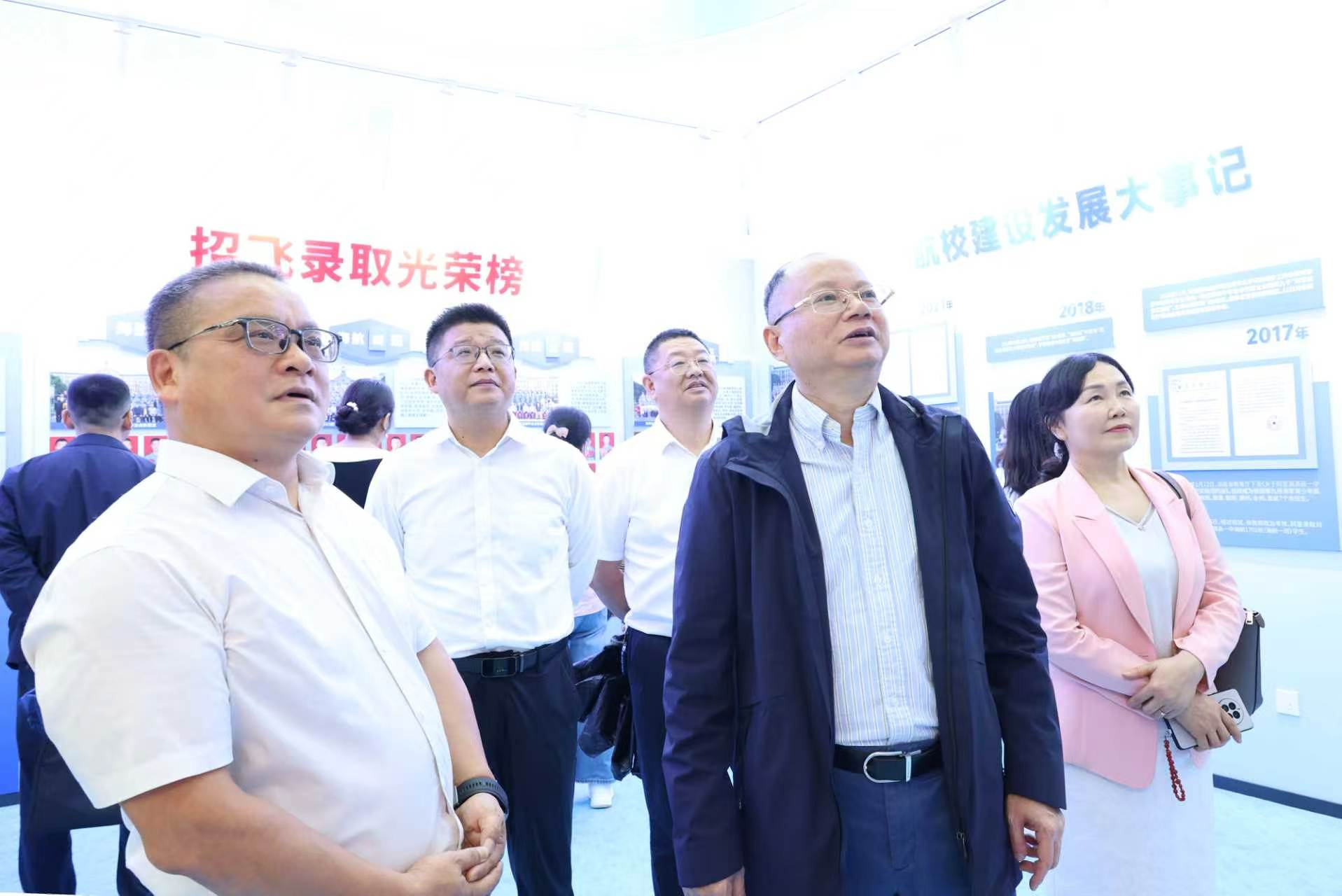 湘潭市名书记(校长)工作室赴县一中开展线下研修暨校际教研交流活动
