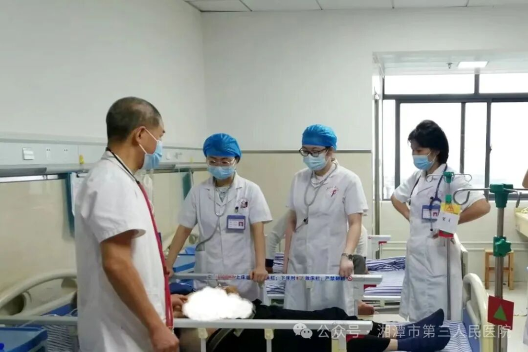 一封联名感谢信 直接送到了医院党委书记手中