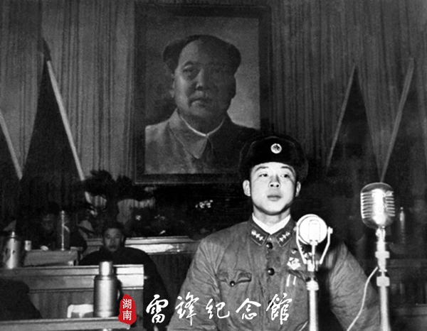 　　1962年2月18日，雷锋作为特邀代表，出席了原沈阳军区首届共青团代表大会，并作为青年典型发言。_副本.jpg