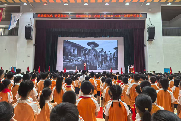 在麓山国际第二实验小学,“全国金牌志愿讲解员”、宣讲团成员付汝佳宣讲。_副本.jpg 在麓山国际第二实验小学,“全国金牌志愿讲解员”、宣讲团成员付汝佳宣讲。_副本.jpg