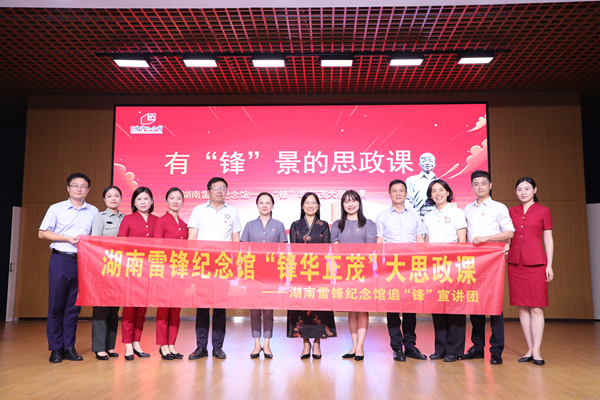 现场合影_副本.jpg 现场合影_副本.jpg