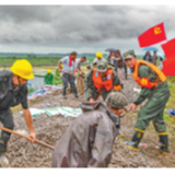 【地评线】红辣椒网评：众志成城，铸就防汛最坚固的“堤”