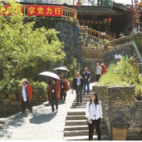 一进一出，解锁十八洞村的发展密码