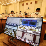万名干部联万企，把干事创业的战线再靠前