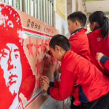 芙蓉国评论丨让雷锋精神在新时代绽放更加璀璨的光芒