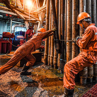 芙蓉国评论丨劳动最光荣,在劳动创造中铸就中国梦