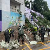 芙蓉国评论丨让党旗在防汛救灾中高高飘扬