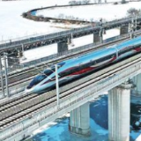 好评中国｜“坐着火车游中国”成时尚，折射文旅消费全新图景