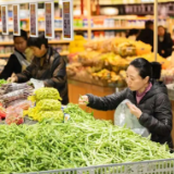 好评中国丨丰盈的“菜篮子”，装着千家万户团圆与欢喜