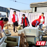 为民办实事 集中整治楼顶违规种菜还居民洁净环境