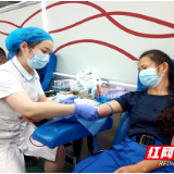 鲜血拯救生命  献血点亮人生