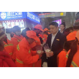 “爱心热饮”暖人心