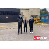 武陵源区司法局：接送重点刑满释放人员