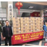 慈利县民政局第一时间将爱心奶粉放发受助对象