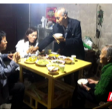 武陵源区：“夜访”贫困户 点亮“小康灯”