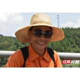 【组图】烈日下的“较量”⑥：一顶大草帽、一支大“画笔”护航高速畅通