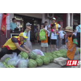 慈利县义工协会联合教育培训机构开展义卖活动