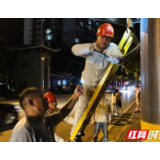 湖南张家界：用户抢修现场求助  供电员工热心援手
