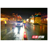 雨夜查“醉猫”  武陵源交警持续开展夜查酒驾行动