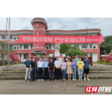 【讲述：我们的奋斗故事】无畏向前  踏泥而行