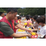 张家界：小小桃子情 颗颗暖人心