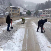 桑植县洪家关白族乡：取消周末战冰雪保民安