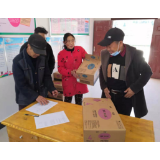 张家界市红十字会为慈利县桃树坪村婴幼儿捐赠奶粉