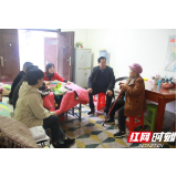 张家界市环卫处爱心慰问病困职工家属