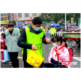 开学季，慈利30名“黄马甲”街头开展文明劝导活动