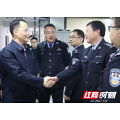 慰问温暖警心关爱激励斗志 ——郑小胡春节前慰问专案一线民警
